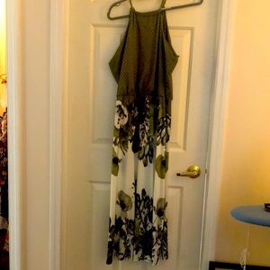 Lilly Crop neck Floral Dress. NWT Size Small Stretch Waist.